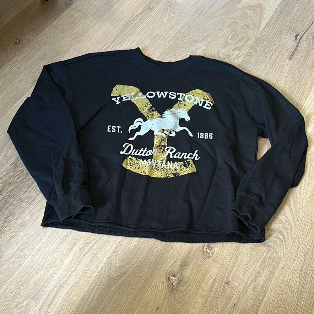Yellowstone Crop Long Sleeve shirt Size S- excellent condition!
